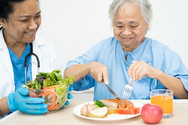 5 Tips to Get Seniors with No Appetite to Eat as a Caregiver